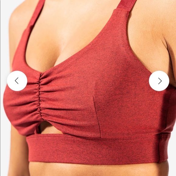 Not available anymore. The poshmark app is glitching and wouldnât delete it - Picture 8 of 10